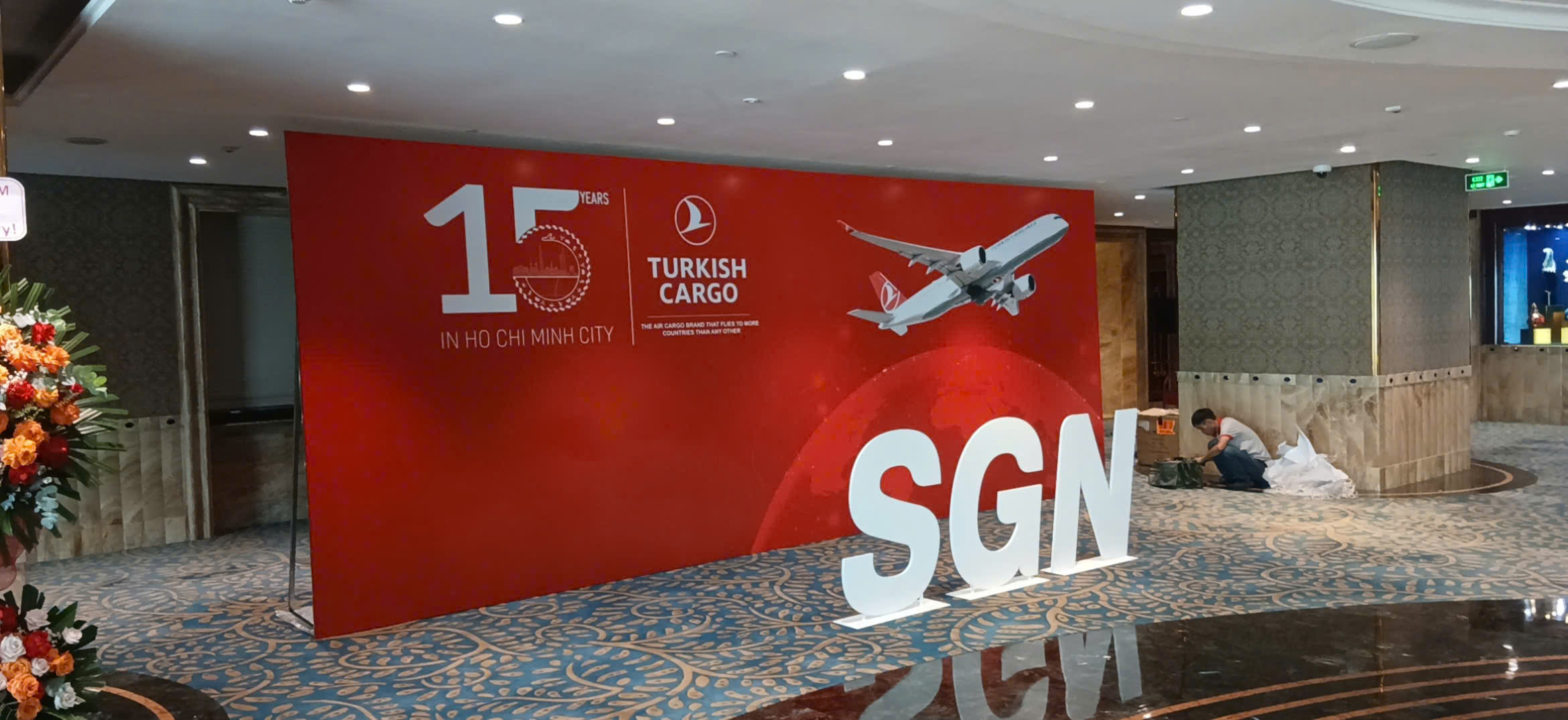 Thi công Backdrop và chữ nổi cho SK tại khách sạn