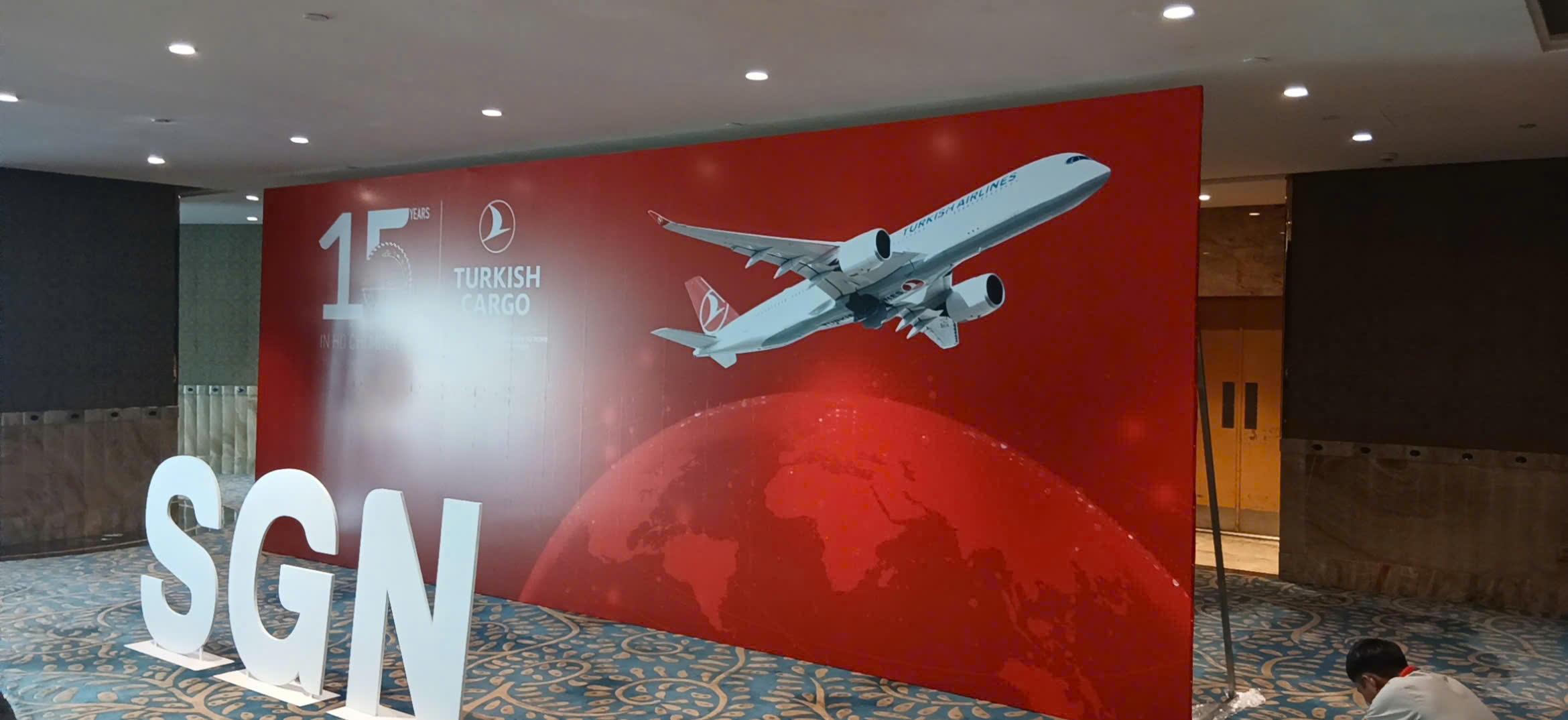 Thi công Backdrop và chữ nổi cho SK tại khách sạn