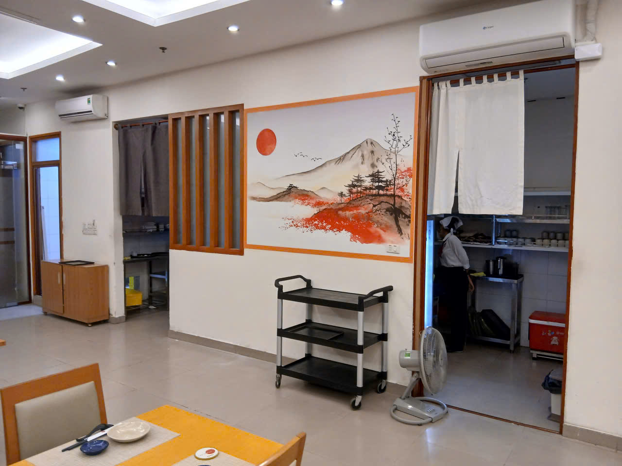 Thi công bảng quảng cáo nhà hàng, trang trí nhà hàng