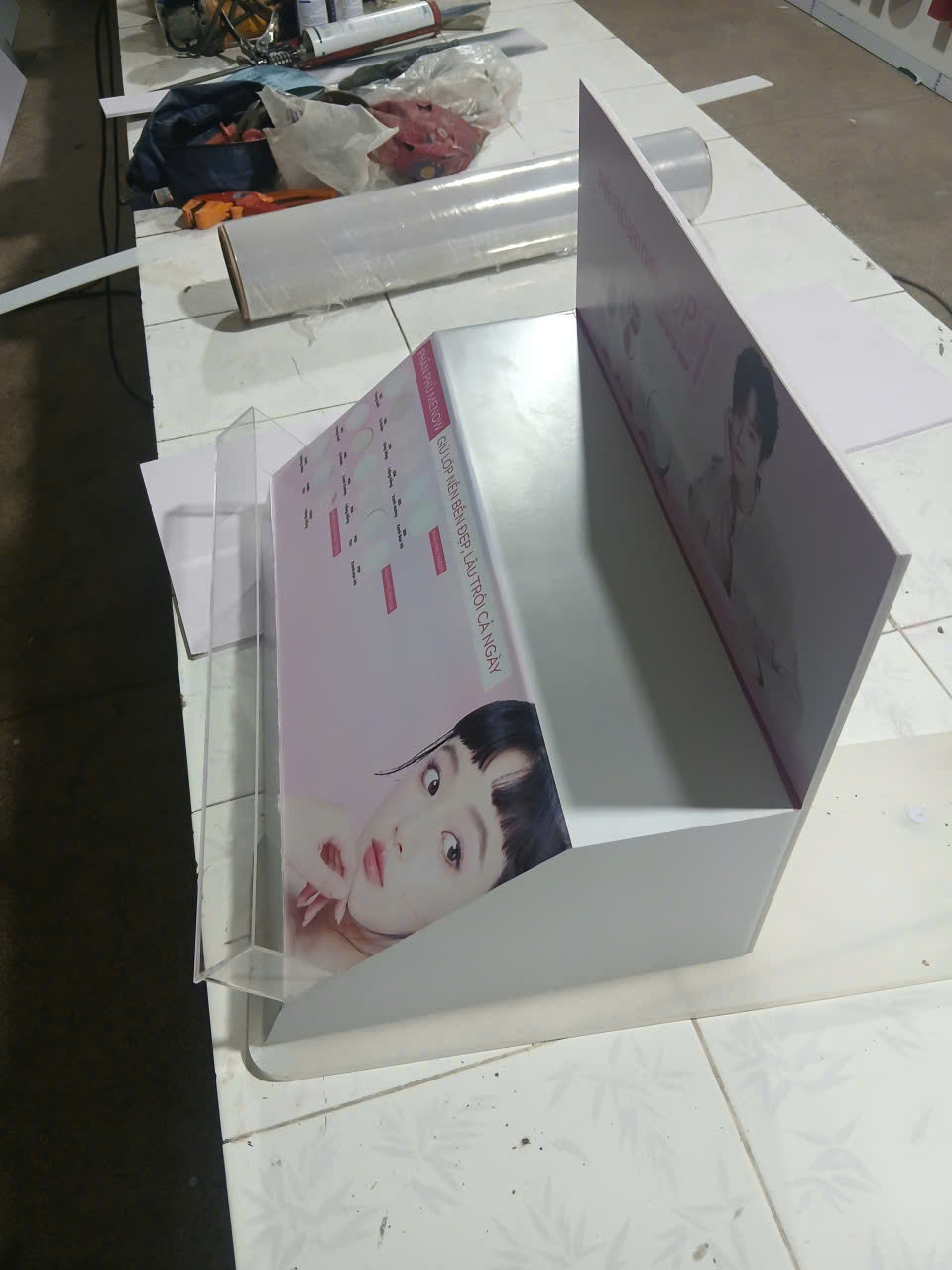 Kệ Formex Trưng Bày Mỹ Phẩm